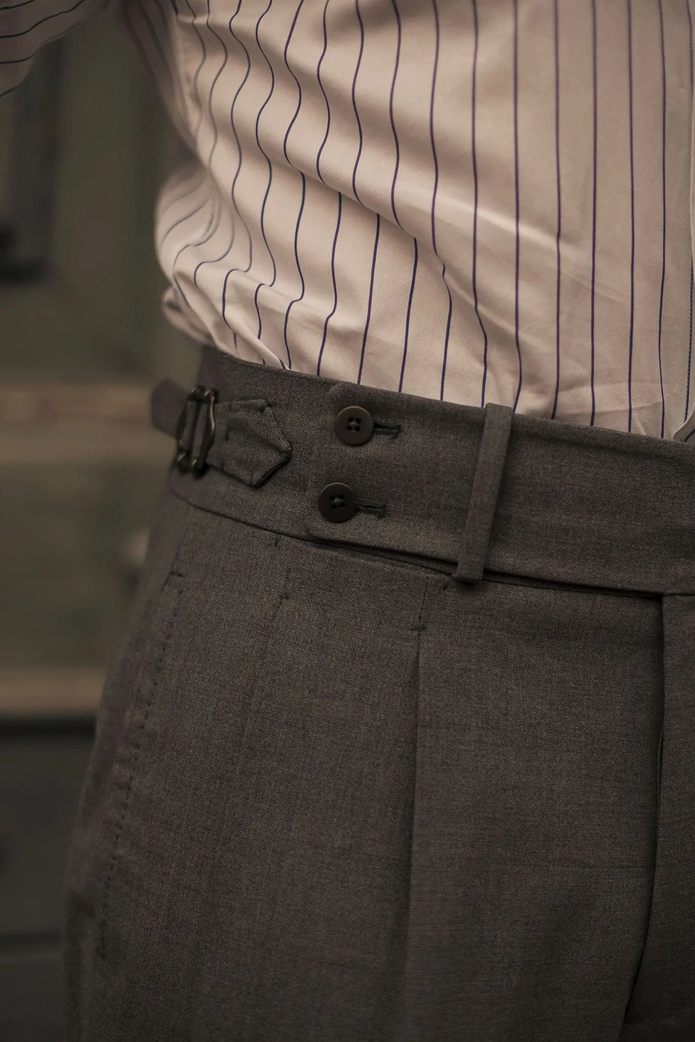 Gianni | Pantalone a vita alta con fibbia